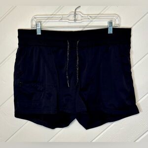 The North Face Pull On Drawstring Shorts in Black, Size XL